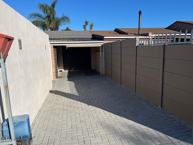 To Let 4 Bedroom Property for Rent in Groenvallei Western Cape